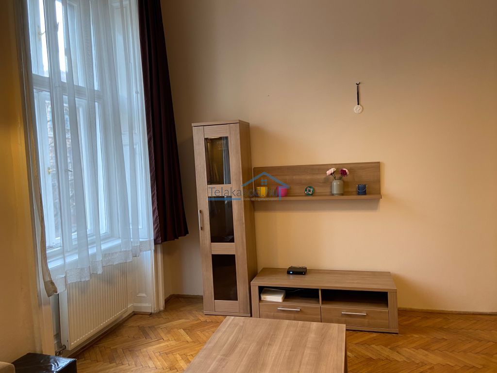 Eladó 80 m2 lakás - Budapest V.