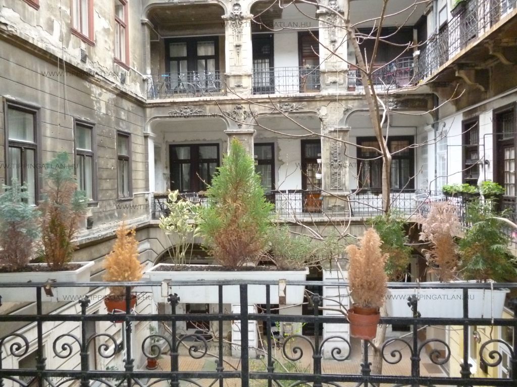 Eladó 85 m2 lakás - Budapest VI.