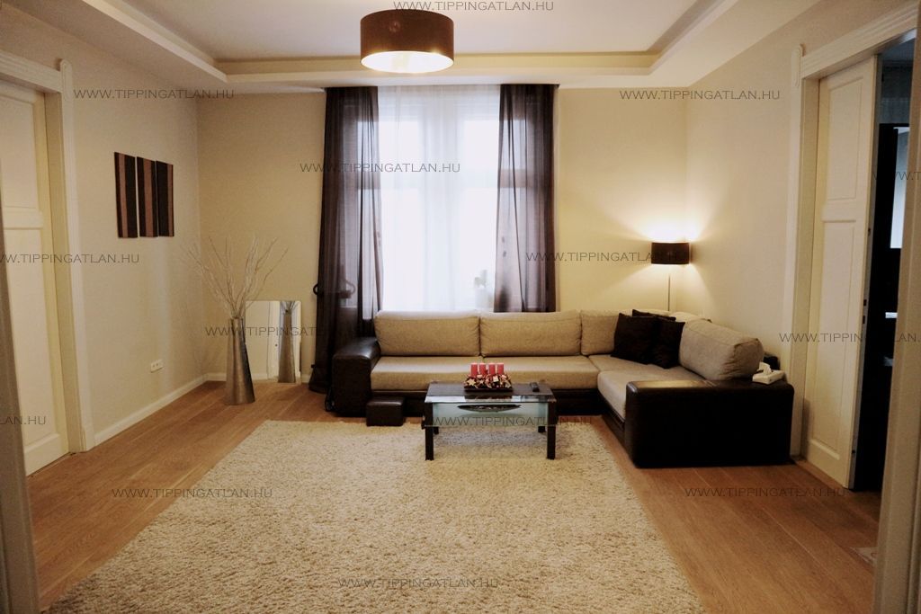 Eladó 130 m2 lakás - Budapest VI.