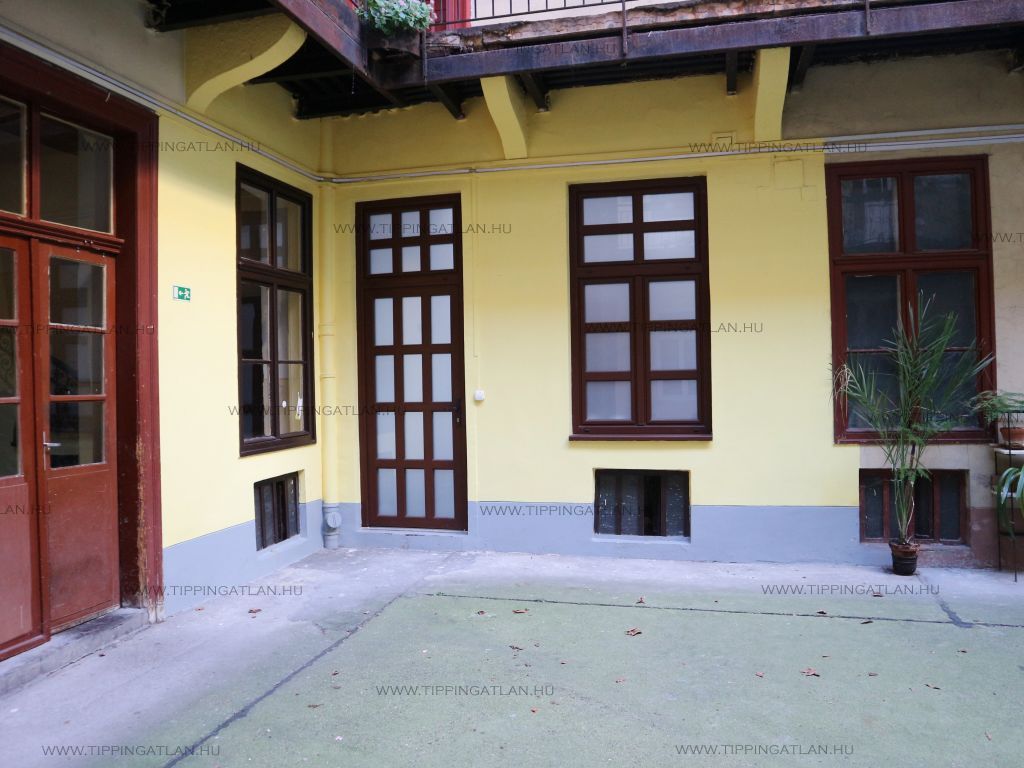 Eladó 72 m2 lakás - Budapest VI.