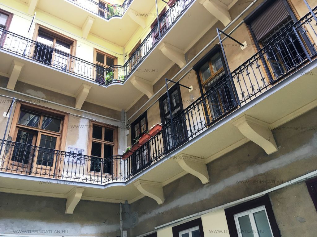 Eladó 68 m2 lakás - Budapest VI.