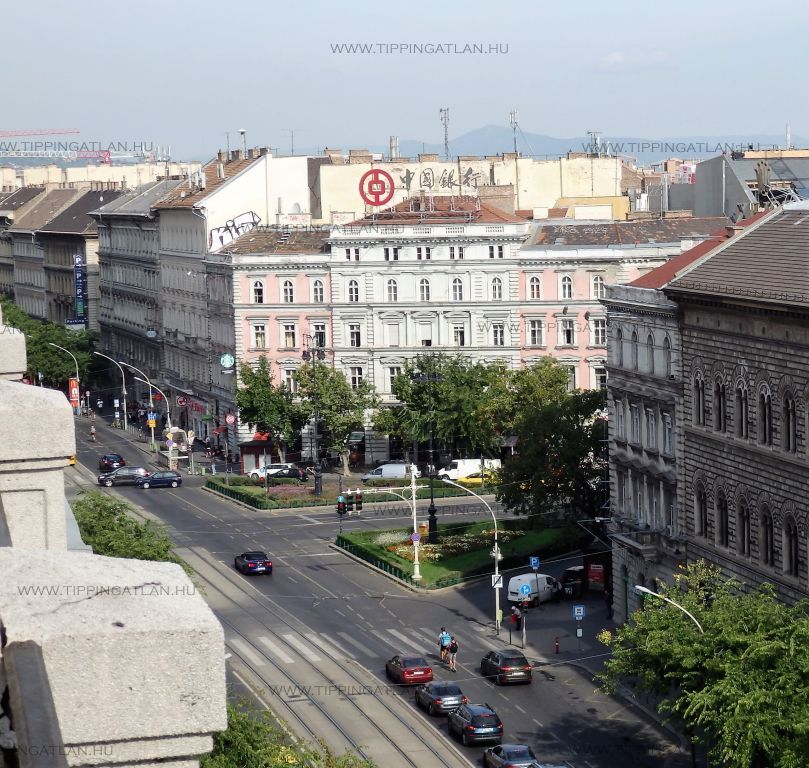 Eladó 75 m2 lakás - Budapest VI.