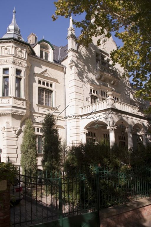 Eladó 1400 m2 ház - Budapest VI.