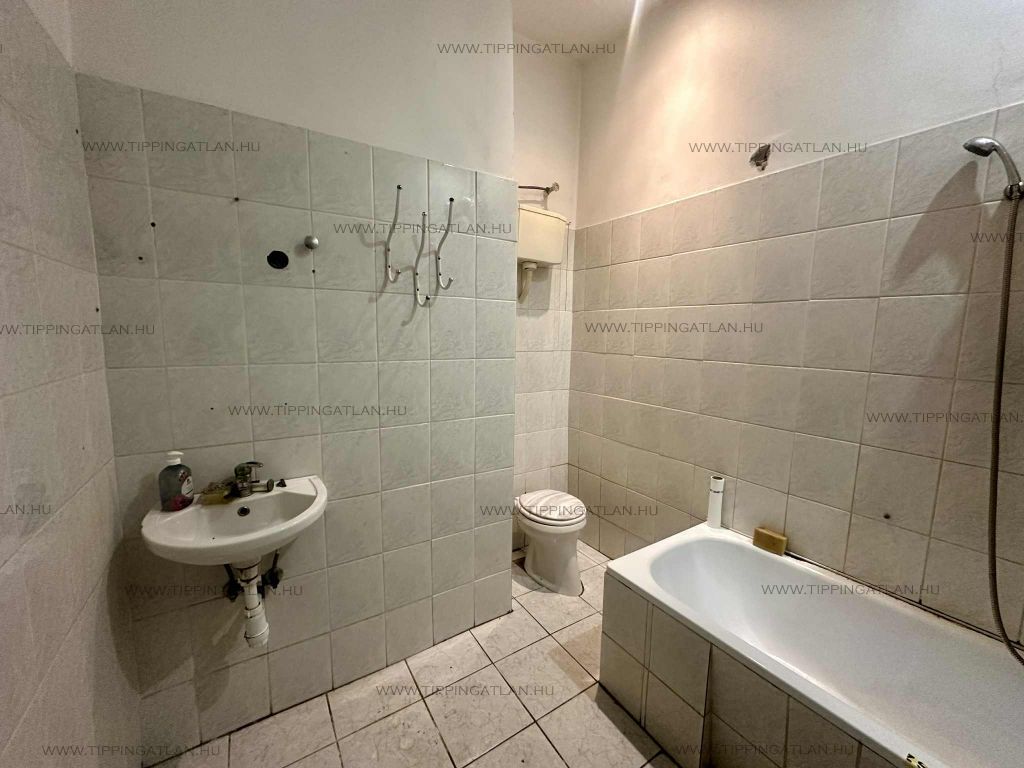 Eladó 27 m2 lakás - Budapest VII.