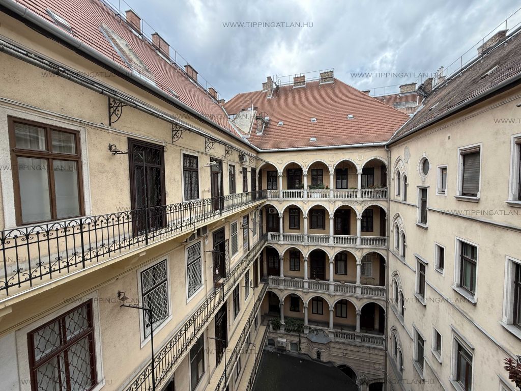 Eladó 88 m2 lakás - Budapest VII.