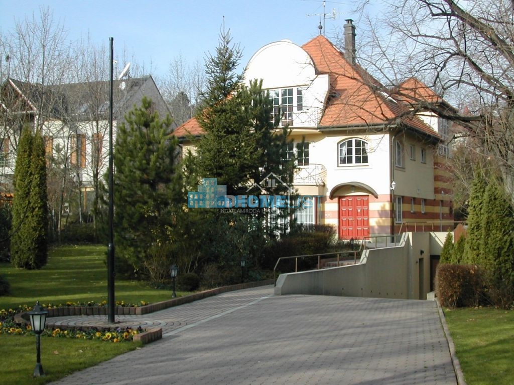 Eladó 560 m2 ház - Budapest XII.