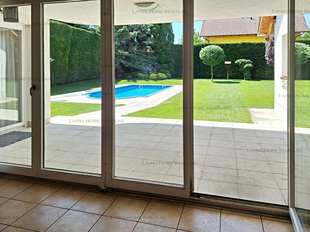 Eladó 210 m2 ház - Budapest XVII.