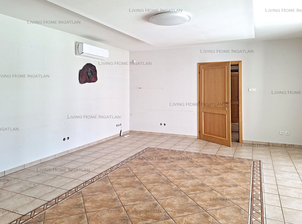 Eladó 210 m2 ház - Budapest XVII.