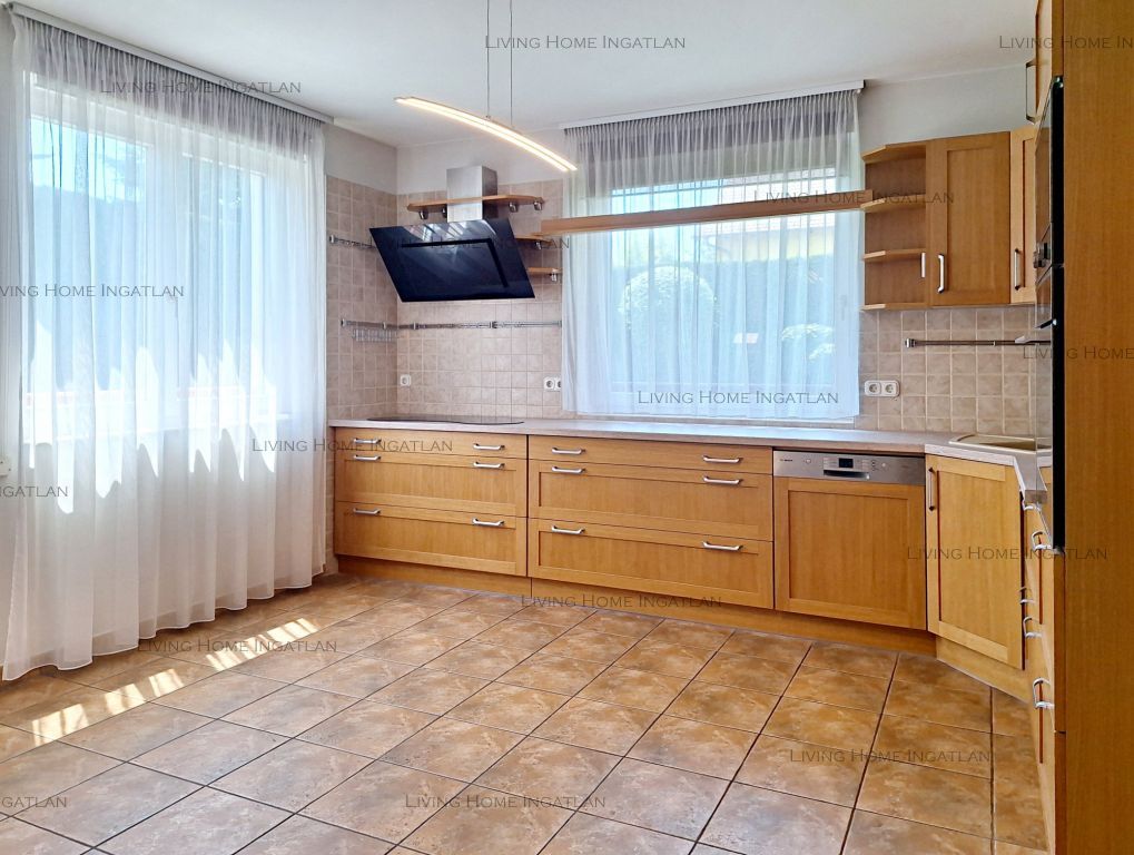 Eladó 210 m2 ház - Budapest XVII.