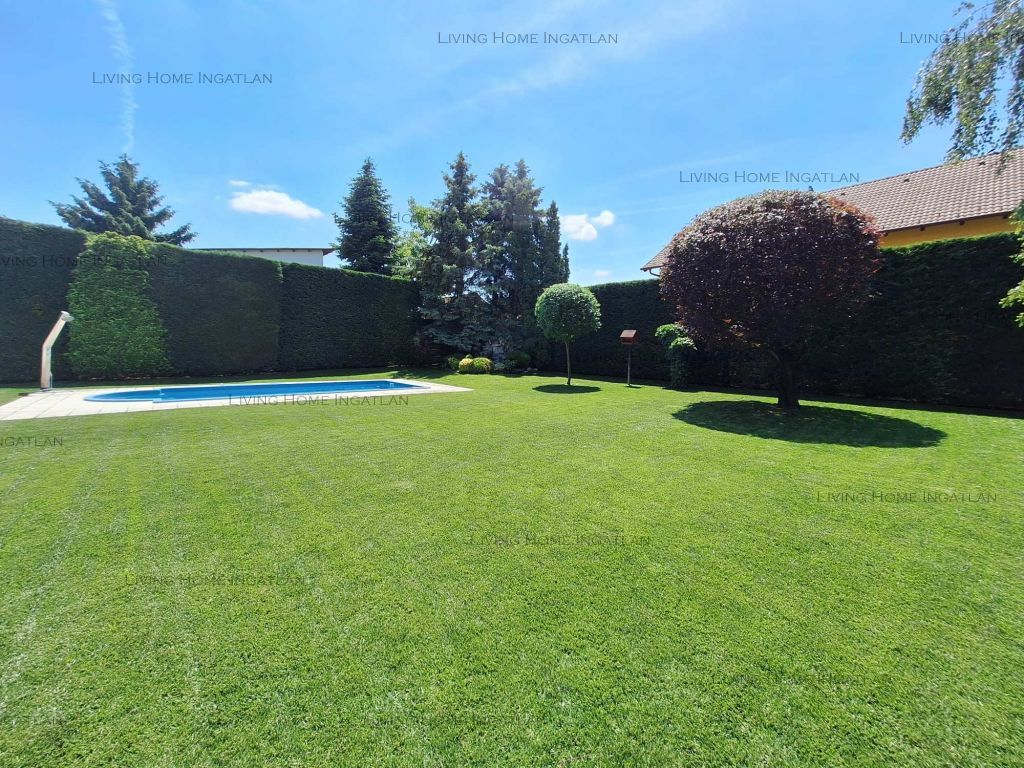 Eladó 210 m2 ház - Budapest XVII.