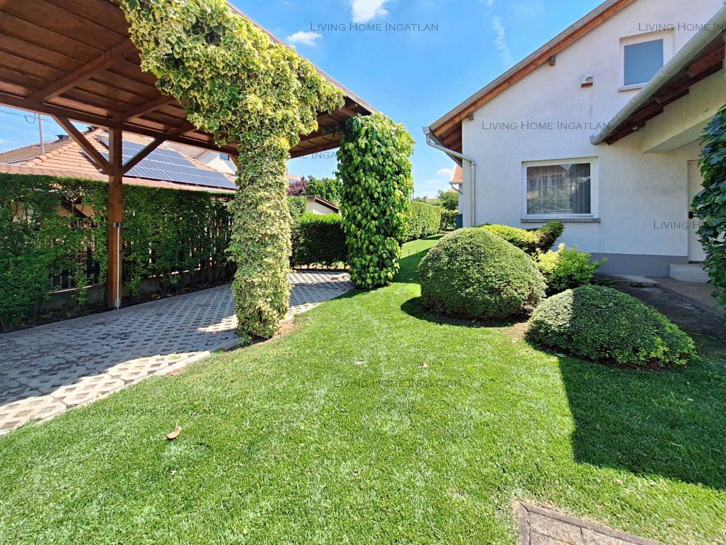 Eladó 210 m2 ház - Budapest XVII.