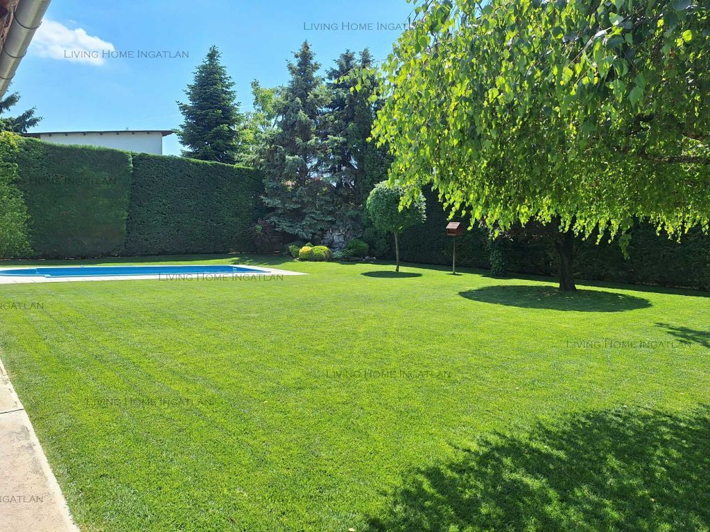 Eladó 210 m2 ház - Budapest XVII.