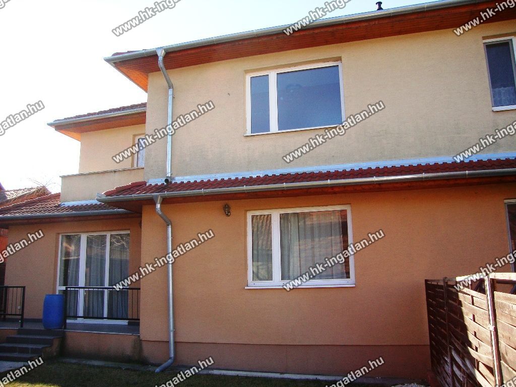 Eladó 158 m2 ház - Dunakeszi