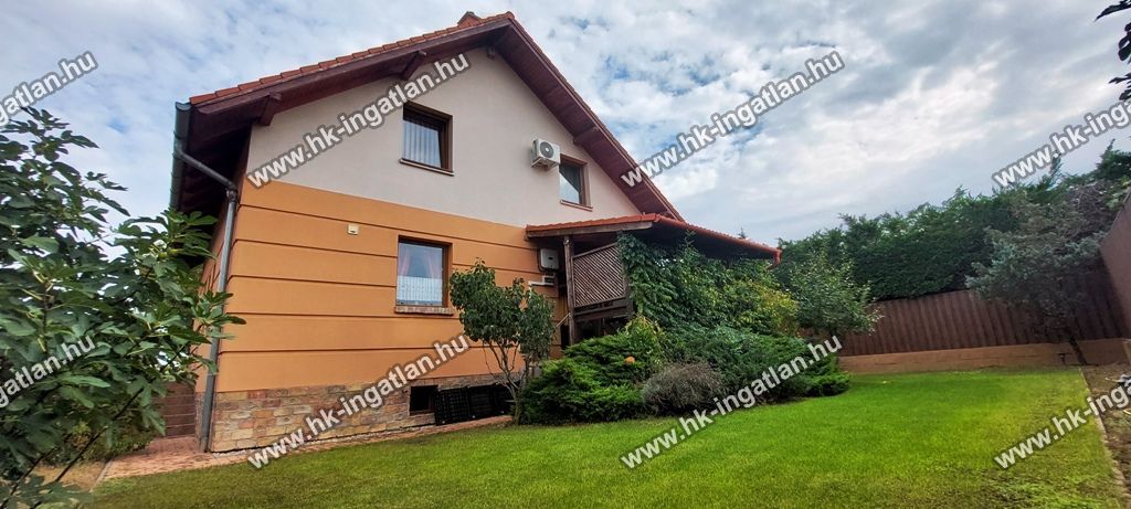 Eladó 181 m2 ház - Dunakeszi